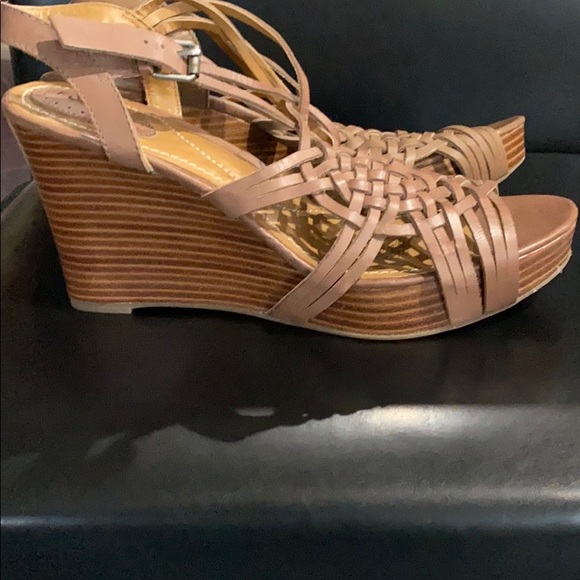 Brand New Fossil Sandals - Picture 2 of 4